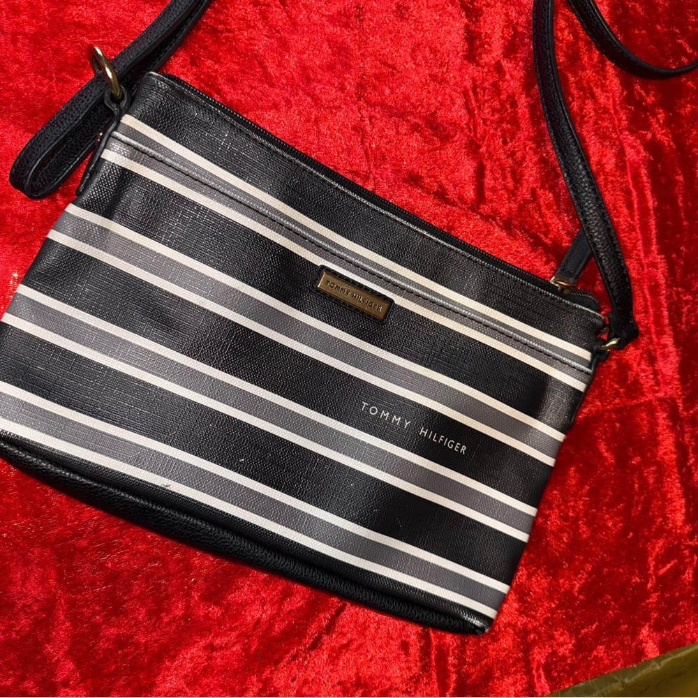 Tommy Hilfiger Black White Striped Crossbody Purse Bag Y2K Preppy Casual‎
